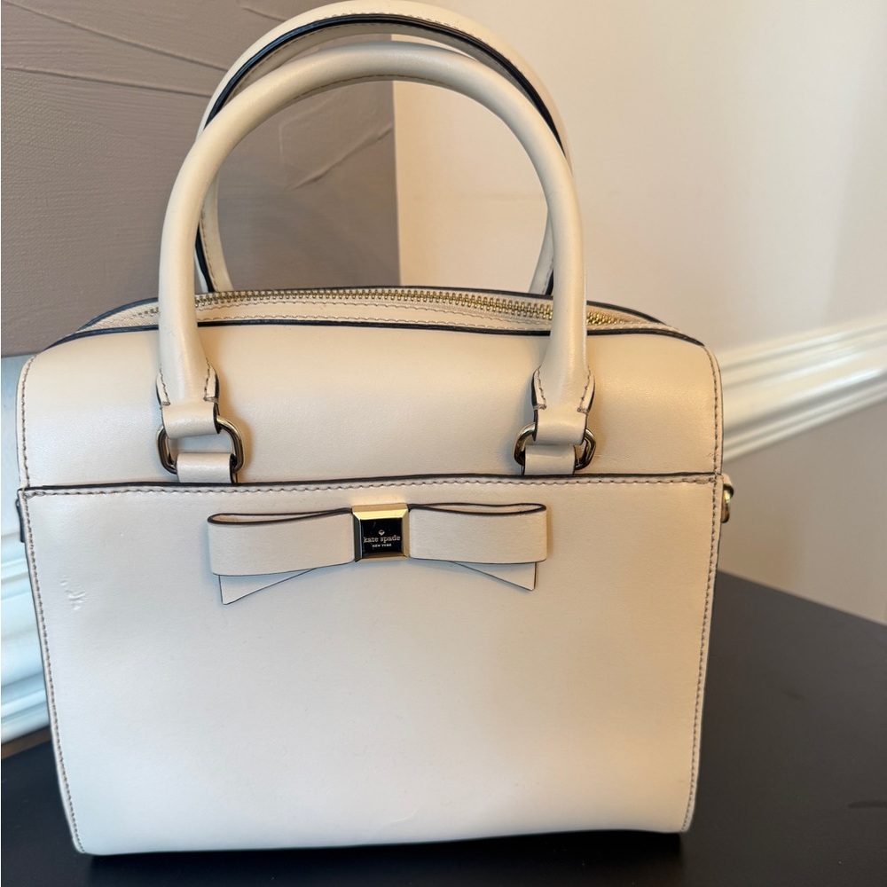 Kate Space Handbag with Bow Accent Perfect condition. Used once